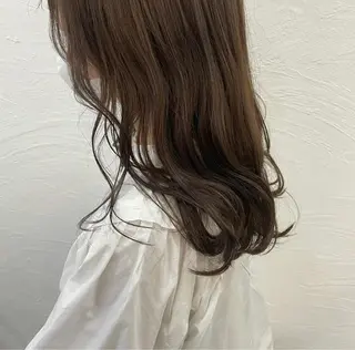 ロング カラー REttice所属・河野 満月のヘアスタイル