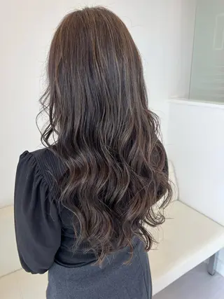ロング カラー 下岡 奈津美のヘアスタイル
