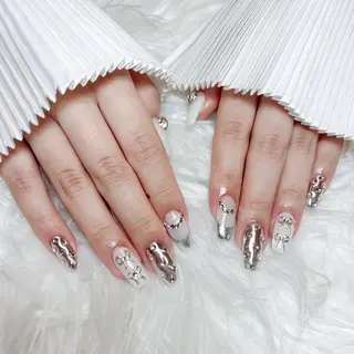 ネイル RAFFINE 月🦋🩵のネイルデザイン