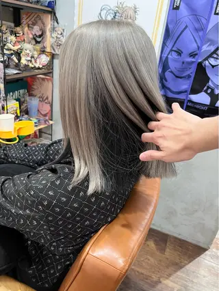 ミディアム 「ヲタクに美容室は難しい。」所属・インナーカラー🦔 🐾KEISUKEのヘアスタイル