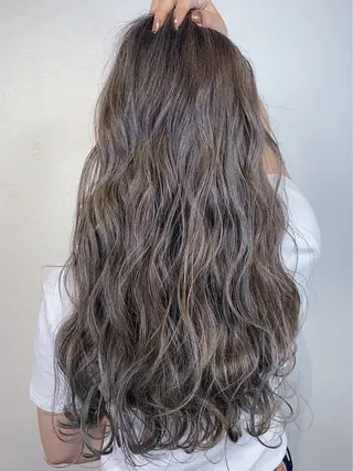 セミロング カラー _WHITE 高槻のヘアスタイル