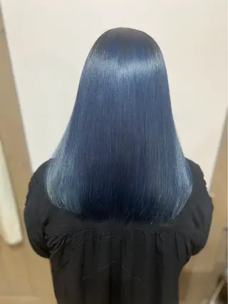 カラー 篠田 有沙のヘアスタイル