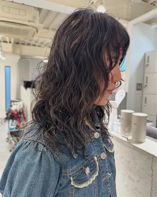 セミロング パーマ ito. ブリーチ/髪質改善のヘアスタイル