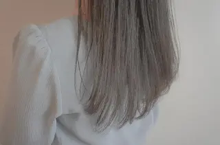 ロング カラー Armoire所属・安藤悠里/ハイトーン /デザインカラーのヘアスタイル