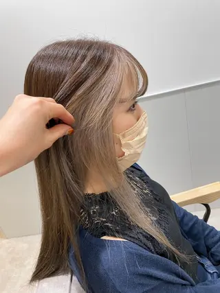 カラー ミルクティー× グレージュMOMOのヘアスタイル