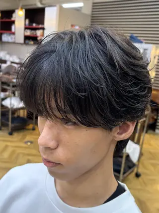 メンズ 柏のセンターパート のプロ関口 柊太のヘアスタイル