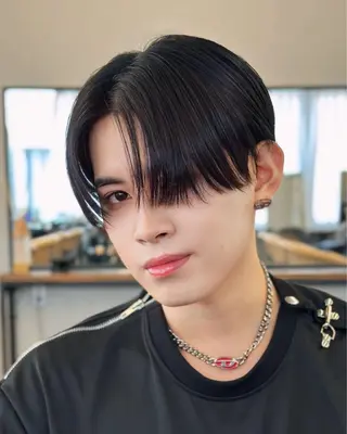 メンズ excia渋谷所属・曲がる縮毛矯正 センターパート/翼のヘアスタイル