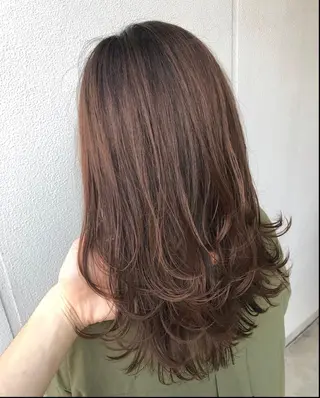 ロング あべ しおりのヘアスタイル