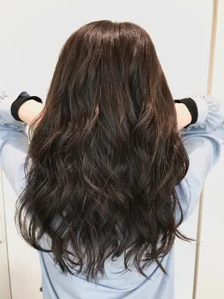 ロング カラー 清藤綾/脱白髪染め 白髪ぼかしハイライトのヘアスタイル