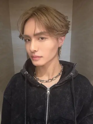 メンズ カラー メンズ ヘアメイク  ハイトーン キャロのヘアスタイル