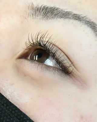 マツエク・マツパ 小山 麗奈のヘアスタイル