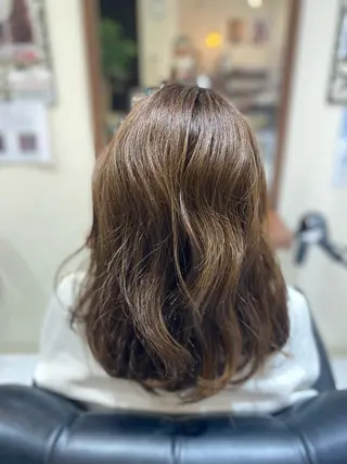 セミロング カラー 横手 亜紀のヘアスタイル