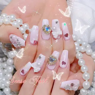 ネイル Queening 🦋のネイルデザイン