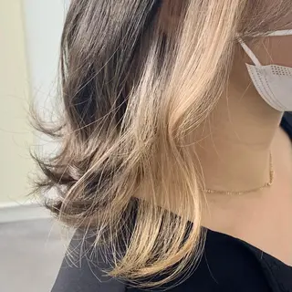 ショート カラー ViVi by freedomのヘアスタイル