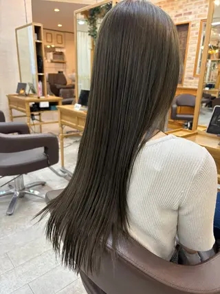 ロング カラー 佐藤 遥菜のヘアスタイル
