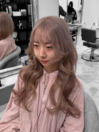 ロング カラー ura/デザイン/ ハイトーン/個性派のヘアスタイル