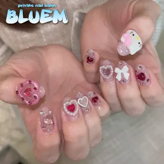 ネイル BLUEM なな🐶のネイルデザイン