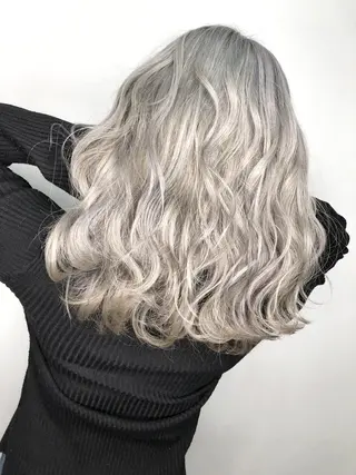 セミロング カラー 服部 樹季のヘアスタイル