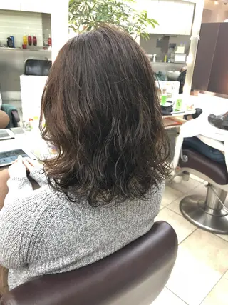 ミディアム パーマ コテ巻き風パーマ💛 池袋のヘアスタイル