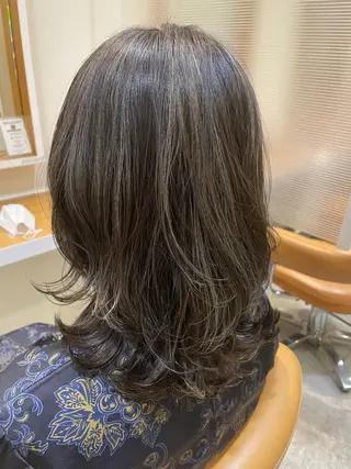 セミロング 志村 萌のヘアスタイル