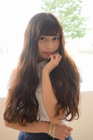 ロング カラー 早川 真幸のヘアスタイル