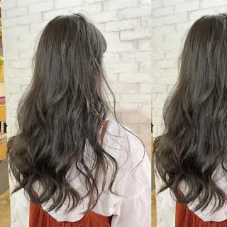 ロング カラー ツキノキ ミナのヘアスタイル