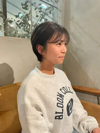 ショート カラー 石田 まいやのヘアスタイル