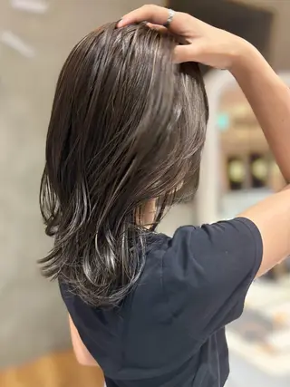 カラー デザインカラー∕ レイヤーカット／ねねのヘアスタイル