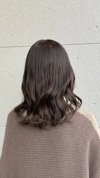 セミロング カラー 山口 玖瑠美のヘアスタイル