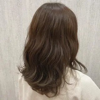 セミロング カラー 🫧透け感⋆艶髪💎 山口アヤカのヘアスタイル