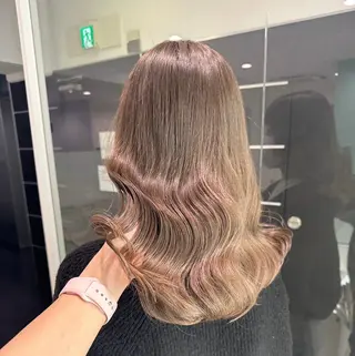 ロング ❤︎ワンホンガーリー なハイトーンヘア❤︎のヘアスタイル