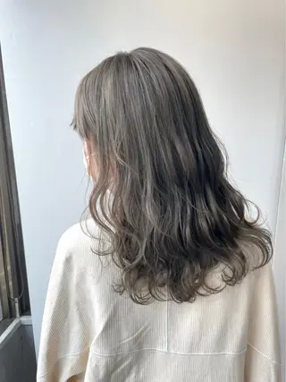 セミロング カラー ツヤカラー🤍 ARISAのヘアスタイル