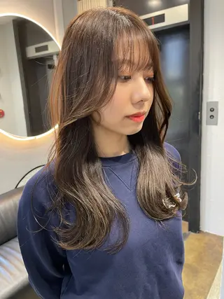 ロング カラー TATSUブリーチ/ ミルクティーベージュのヘアスタイル