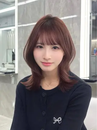 ミディアム 栄/レイヤー/ 津野 こころのヘアスタイル