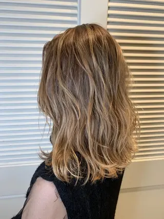 ミディアム 渋谷ハイトーン/ デザインカラー阿部のヘアスタイル