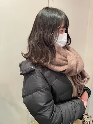 ミディアム MIOベージュカラー 柔らかいカラーのヘアスタイル