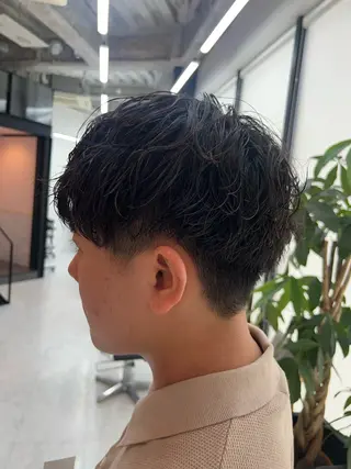 メンズ ダブルカラー寒色系 ボリューム改善ハヤトのヘアスタイル