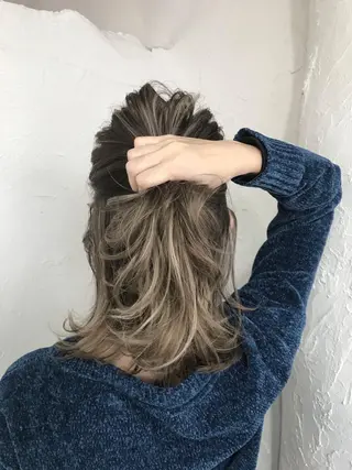 ミディアム カラー 伊藤 優希のヘアスタイル