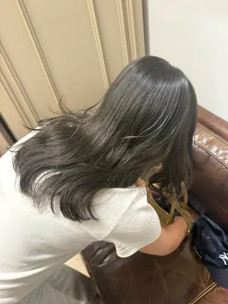 セミロング カラー Lomalia もえかのヘアスタイル