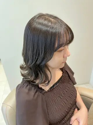ミディアム カラー ノイシキ サキのヘアスタイル