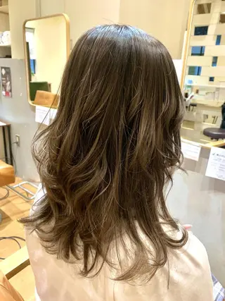 ロング 秋野 遥のヘアスタイル
