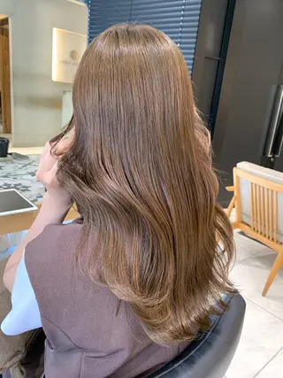 ロング 淡いハイトーンカラー レイヤーカットゆうかのヘアスタイル