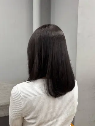 ミディアム nude所属・𝐀𝐦𝐞𝐫𝐢 /透明感カラーのヘアスタイル