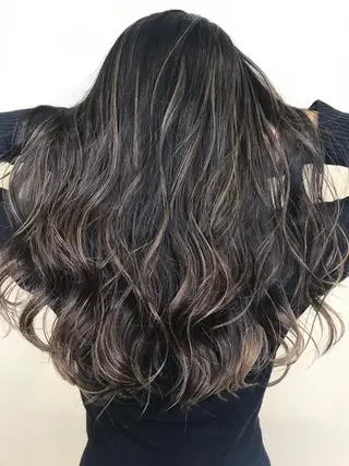 ロング カラー 森本 笑のヘアスタイル