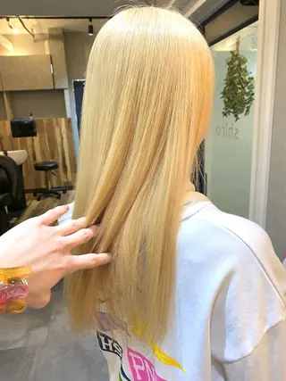 セミロング カラー nely所属・kouyo パーマ/ウルフカットのヘアスタイル