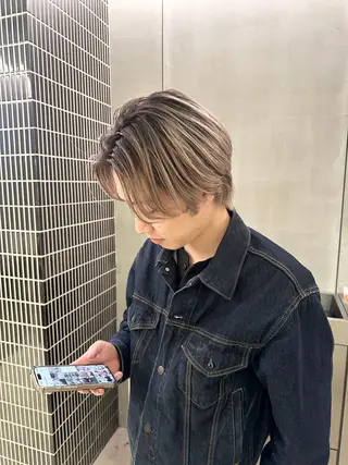 ショート メンズバレイヤージュ 斉藤春のヘアスタイル