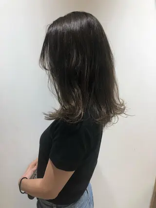 セミロング カラー 江原 彩華のヘアスタイル