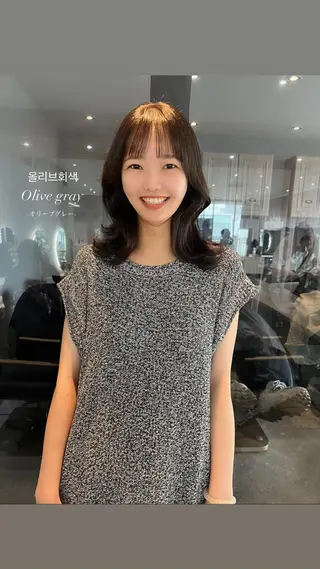 ミディアム カラー 韓国🇰🇷レイヤー 映える顔周り🩷のヘアスタイル