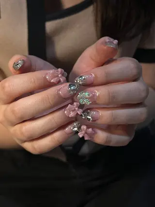 ネイル ♱˖⁺ 𝒎𝒐𝒑𝒊 ⁺のネイルデザイン