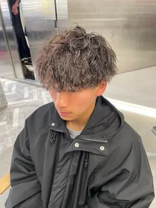 ショート パーマ メンズ カラーモデル⚡️ REONのヘアスタイル